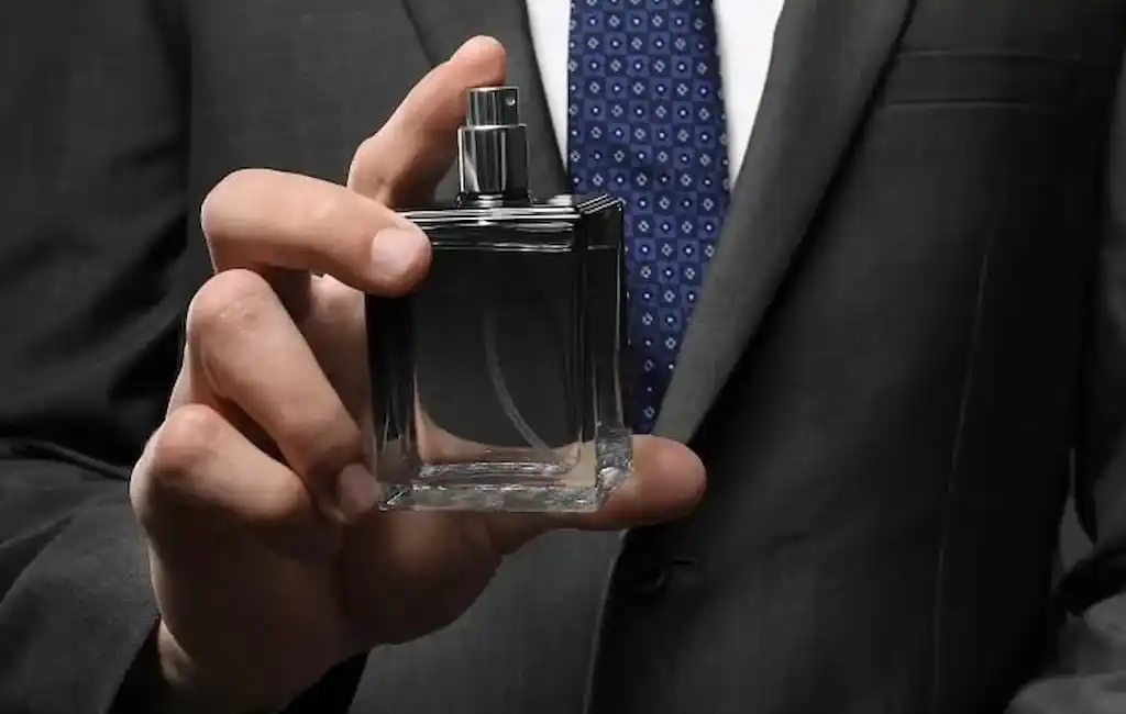 Guide-des-meilleurs-parfums-hommes-2022-trucsdemec.fr-blog-lifestyle-masculin-mode-beaute-1